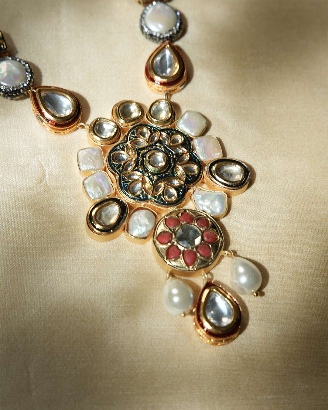 Noor necklace iii