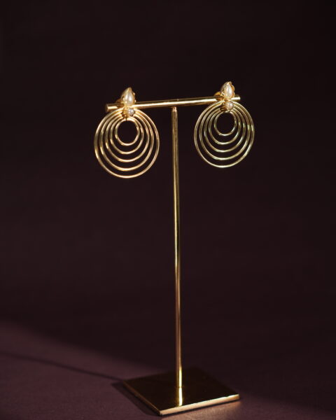 Raina earrings (white)