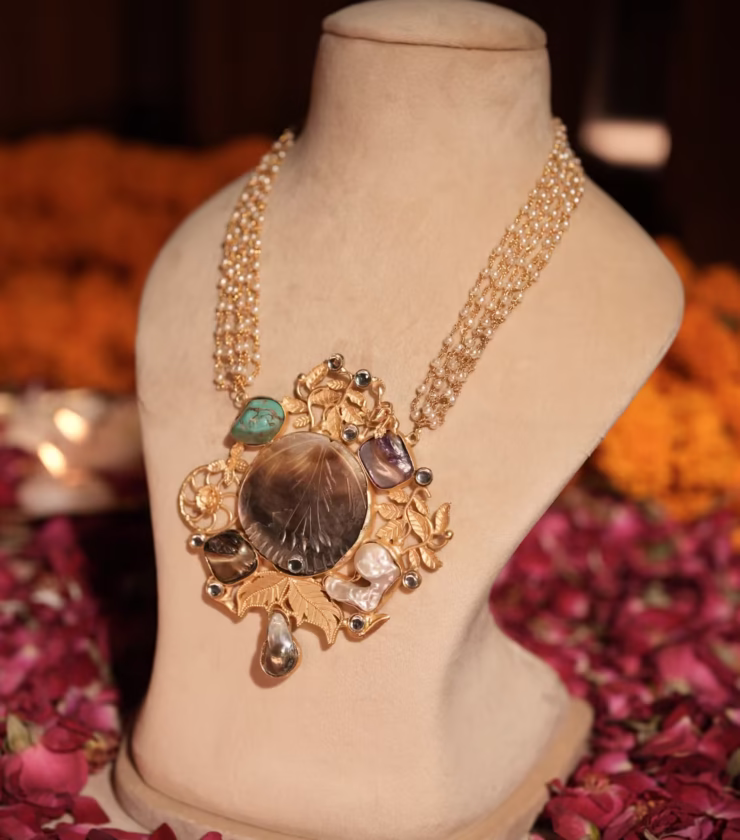 Ornate Pearl necklace(SOLD)